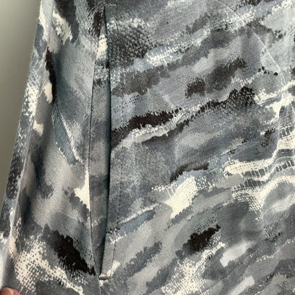 LOGO by Lori Goldstein Blue/Gray/White Camo Button Down Cardigan/Top. Size 1X - Picture 5 of 12